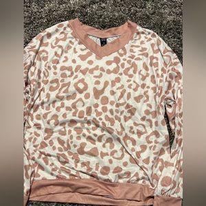 Leopard mauve top size medium